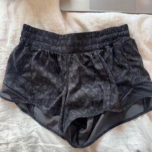 lululemon athletica Black hotty hot 2.5” Athletic Shorts